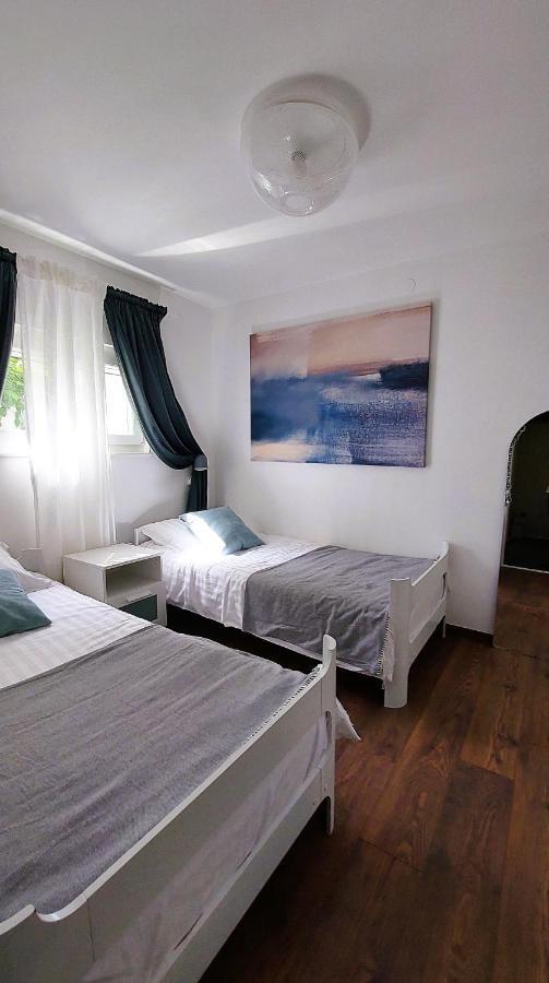 Holiday Home Zora - Family Vacation House Near Protected Area Of The Nature Park Kamenjak, With Green Yard, Wifi, Air-Con プレマントゥーラ エクステリア 写真